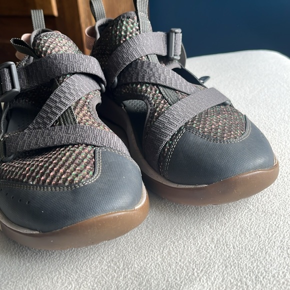 Chaco water shoes / sandals size 9, closed toe. - Picture 3 of 7